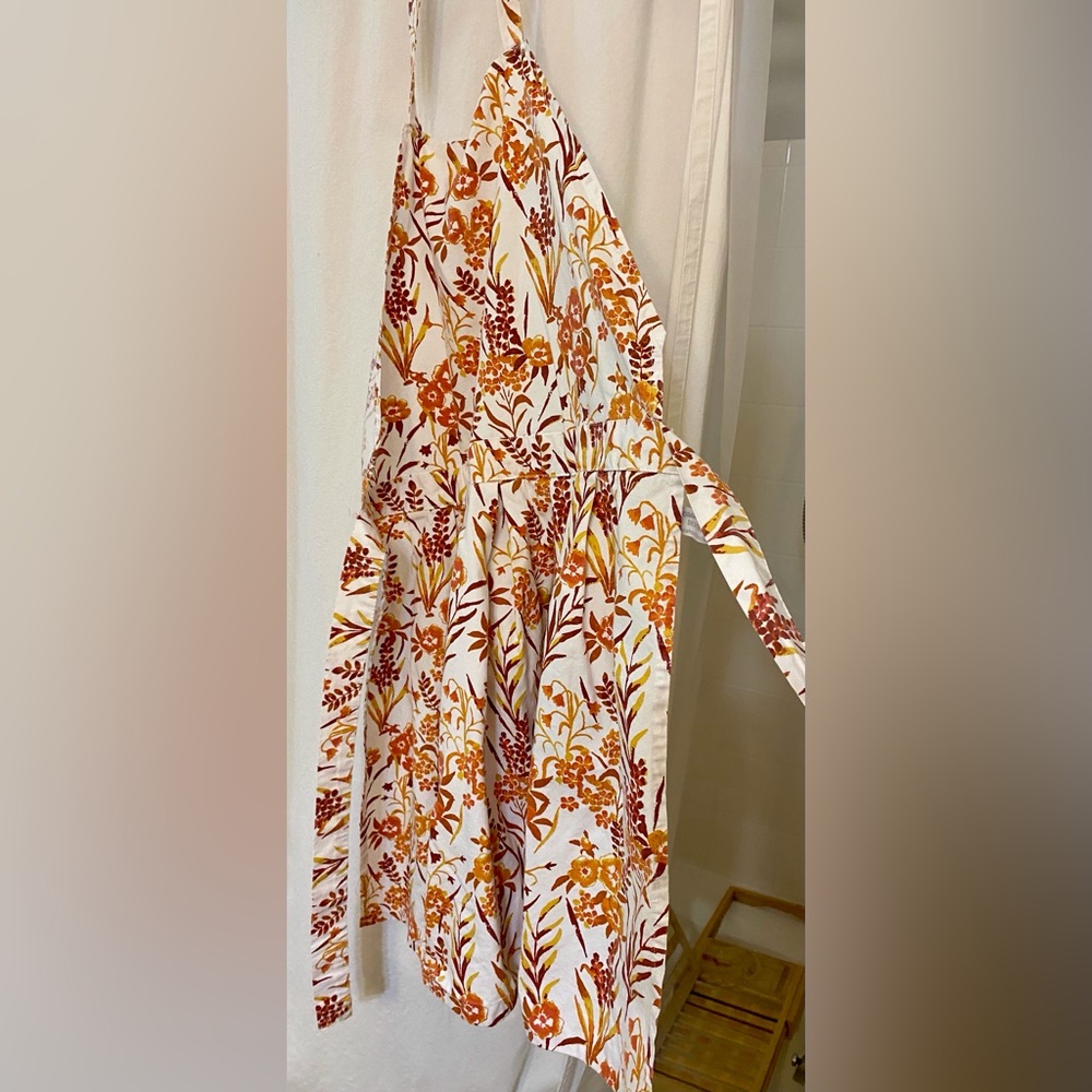 Deborah Connolly 100% Cotton Full Length Apron.  Pleats at waist, no buttons EC